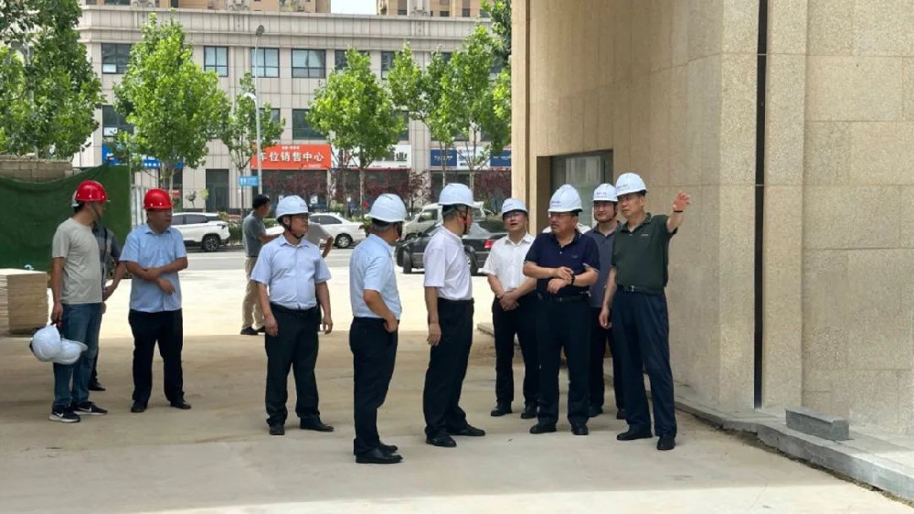 滕厚軍一行到裕升紫悅府項目調研指導工作